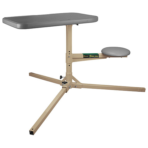 Il Caldwell® Stable Table® offre stabilità, regolazione dell'altezza, un design a treppiede e una superficie resistente, ideale per ogni condizione di tiro.