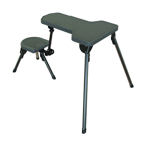 Porta il tuo shooting table ovunque con il Caldwell Stable Table Lite, leggero e resistente, con sedile rotante e regolazione della profondità per il massimo comfort.