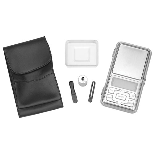 La bilancia digitale Frankford Arsenal DS-750 offre precisione estrema per misurare polvere, proiettili e cartucce, con controlli semplici e accessori inclusi.