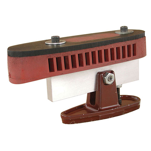 Il Wheeler Recoil Pad Installation Fixture trasferisce con precisione l'angolo della toe-line e la comb line al nuovo recoil pad, offrendo stabilità per la levigatura.