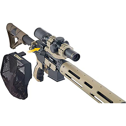 Il Caldwell AR-15 Pic Rail Brass Catcher si monta facilmente su qualsiasi AR, catturando i bossoli espulsi senza interferire con il funzionamento del fucile.