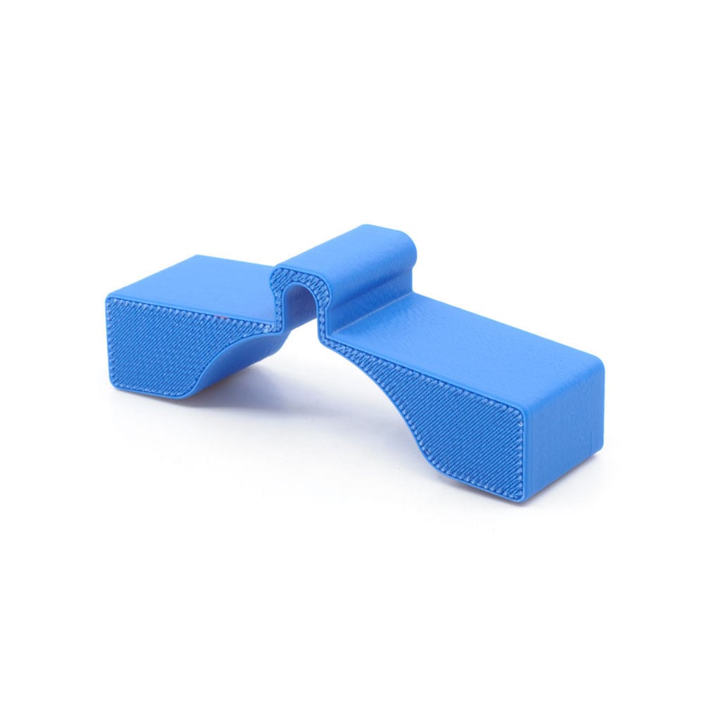 Il Debris Catcher per Casefeeder Dillon XL650 - XL750 raccoglie polvere e detriti in modo elegante, mantenendo pulita la tua area di lavoro durante la ricarica.