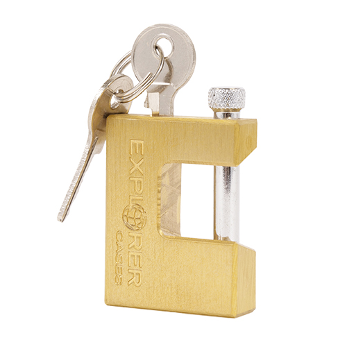 Proteggi il tuo Explorer Case con il robusto lucchetto in ottone di EXPLORER CASES, dotato di chiavi, per un trasporto sicuro e senza ostacoli.