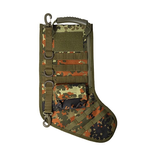 Il Tactical Christmas Stocking combina design robusto e funzionalità, con sistema MOLLE, tasche esterne e spazio interno ampio per sorprese natalizie.