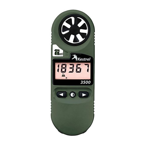 Il Kestrel 0835NV offre misurazioni precise di tempo, pressione e temperatura, con retroilluminazione NV e design impermeabile IP67, ideale per cacciatori e appassionati.