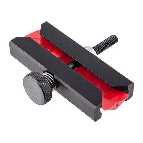 L'adattatore V3 Pic Rail consente di montare il MagnetoSpeed V3 su pistole e fucili a canna corta con rail Picatinny, garantendo installazione facile e durata.