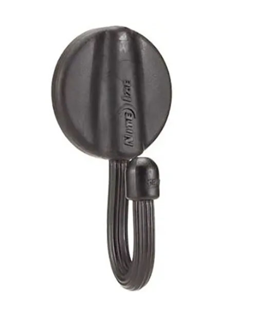 I Nite Ize 2" Gear Tie Mountable aderiscono a superfici lisce grazie al nastro 3M® Acrylic Plus Tape™, ideali per uso interno ed esterno, facili da installare e rimovibili.