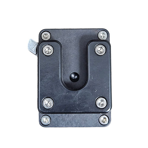 L'OBI Clamp Lock W/Locking offre un attacco sicuro, compatibilità MOLLE, orientamento flessibile e leva di bloccaggio per una stabilità ottimale.