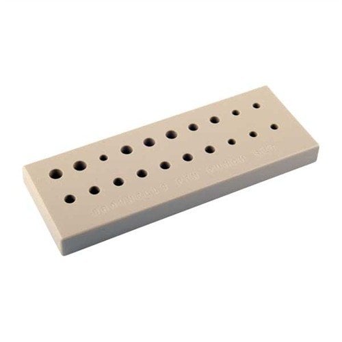 Questo set di punzoni deluxe offre 20 punzoni per rimuovere e installare perni, allineare fori e segnare siti senza danneggiare le superfici.