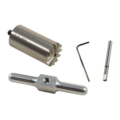 Il cutter per faccia a 90° in acciaio temprato permette di squadrate i musetti delle armi, riparare danni e include un manico e un pilota intercambiabile.