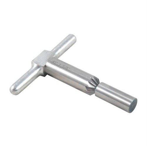 Il cutter per chamfering a 45° smussa i bordi delle bocche di fucile e pistola, facilitando il ricaricamento veloce nei revolver. Include cutter, manico e pilot.
