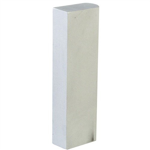 Il 1911 Magazine Well Filler in alluminio 7075 previene danni costosi al telaio, riempiendo il pozzetto del caricatore e riducendo la distorsione da pressione.