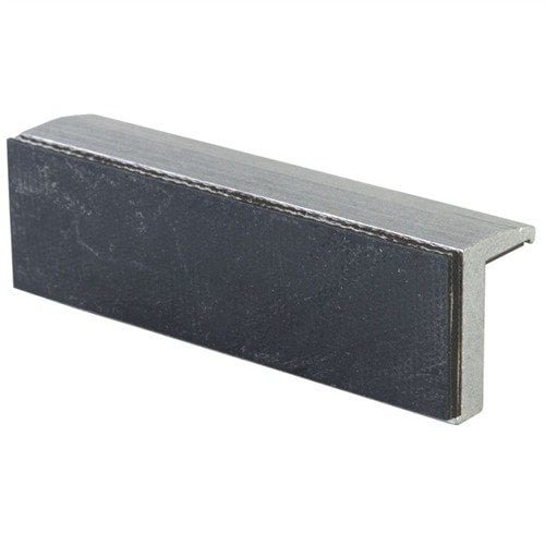 Le ganasce in gomma per morsa Brownells proteggono le parti delicate senza graffiarle, mantenendole saldamente in posizione su qualsiasi morsa in acciaio.