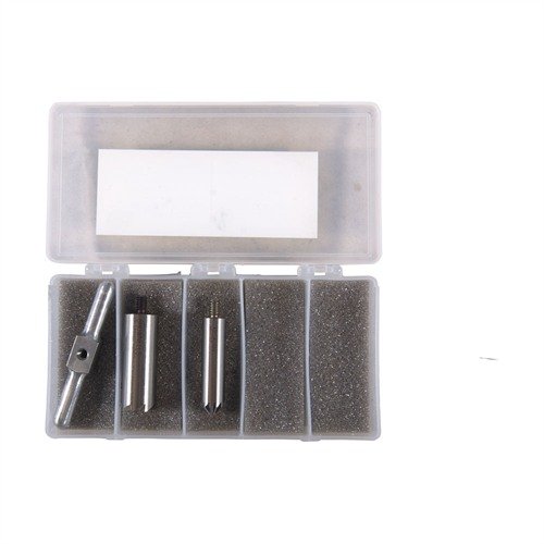 Il set BRASS ONE CALIBER include un cutter per il facciamento e uno per la smussatura, garantendo un'uscita pulita del proiettile e ricariche rapide.