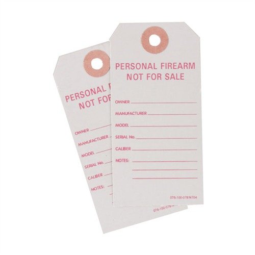 I TAG BATF "PERSONAL FIREARMS" in cartoncino grigio con scritte rosse identificano chiaramente le armi personali, garantendo la conformità alle normative BATF.