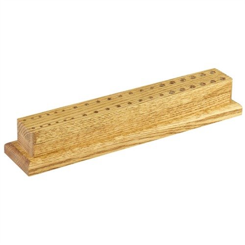 Il blocco in quercia compatto e resistente ha 40 fori per tenere a portata di mano punte, cacciaviti e strumenti, liberando spazio nella tua cassetta degli attrezzi.