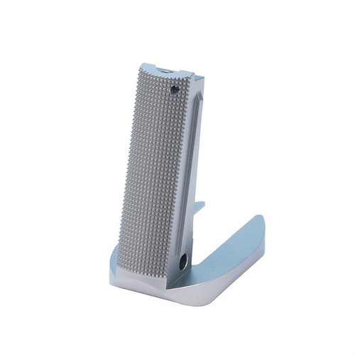 Il magwell Hardcore® di Ed Brown offre un'installazione pulita e senza ingombri, migliorando il caricamento rapido e garantendo un'ottima adattabilità con impugnature flat-bottom.