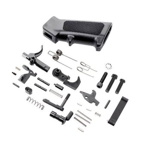 Il kit CMMG AR-15 contiene tutti i componenti necessari per completare o riparare un lower receiver AR, con parti di alta qualità per un funzionamento fluido.