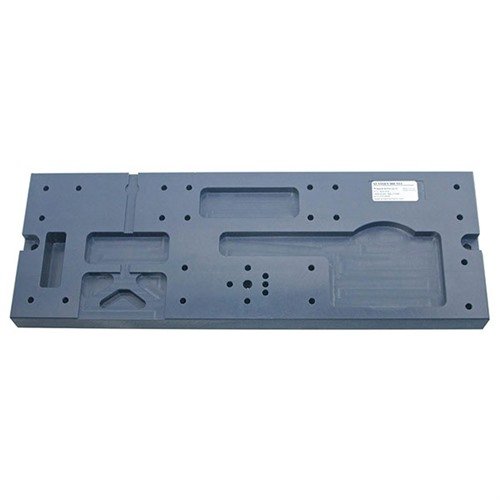 Il Gunner's Mount è la piattaforma ideale per assemblare e riparare i lower AR/M4, con tasche per i pezzi e supporti per caricatori durante le riparazioni.