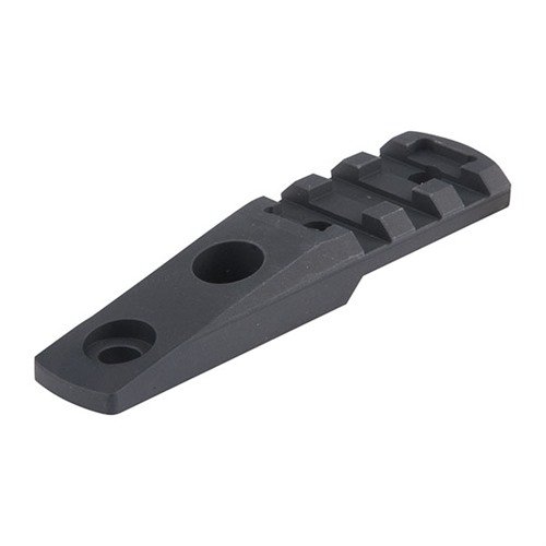 Il M-LOK Cantilever Rail/Light Mount in alluminio consente di montare accessori Picatinny, ottimizzando ergonomia e posizione, riducendo il profilo dell'arma.