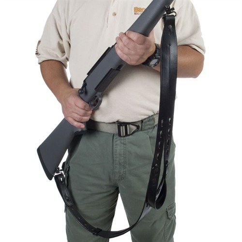 Il GALCO Safari Ching Sling offre supporto stabile per il tiro, comfort nel trasporto grazie alla sua larghezza e un sistema di attacco innovativo senza attrezzi.