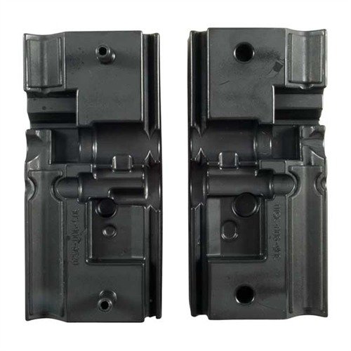 I blocchi ARMORER'S BLOCKS di TANGODOWN offrono supporto sicuro per la manutenzione della SCAR, proteggendo componenti critici da danni e graffi.