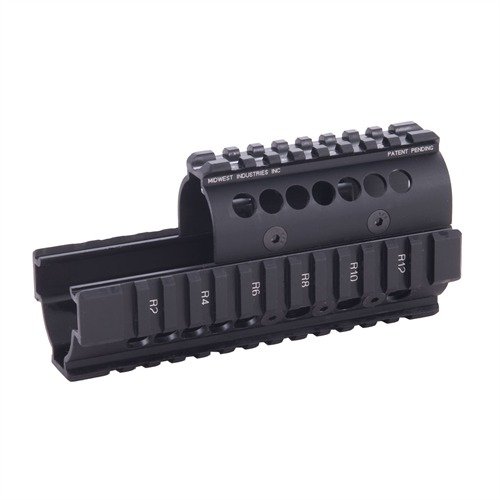 L'AK-47/74 Universal Handguard in alluminio leggero offre versatilità con montaggi Picatinny per accessori, installazione facile e senza modifiche permanenti.