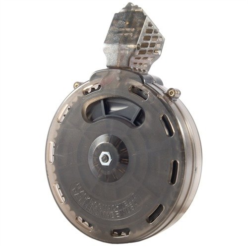 Il caricatore drum da 50 colpi per Ruger 10/22 offre un'eccezionale capacità, alimentazione uniforme e facile ispezione dello stato delle munizioni.