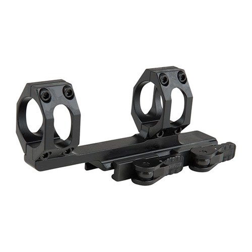 Il RECON Quick Detach Scope Mount offre una montatura robusta e leggera in alluminio 6061 T6, con sistema QD Auto Lock per un'installazione facile su AR-15.