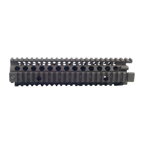 Il RIS II MK 18 di Daniel Defense offre un sistema di handguard in alluminio, con montaggio rapido per M203 e opzioni di accessori espandibili, garantendo il free float della canna.
