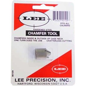 Il CHAMFER TOOL LEE è realizzato in acciaio temprato, ideale per smussare e sbavare le bocche delle cartucce, rimuovendo anche il crimp dalle tasche dei percussori.