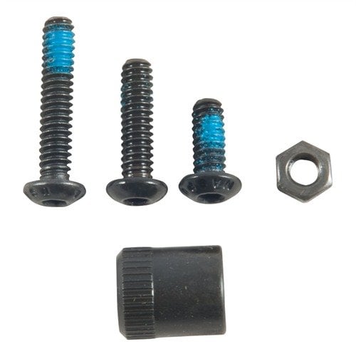 Il Magpul Sling Mount Kit – TYPE 1 si installa facilmente su calci MOE e SGA per utilizzare QD Sling Swivels, in robusto acciaio fosfatato nero.