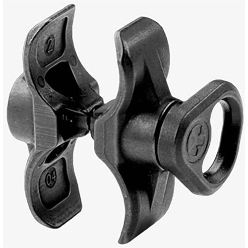 Il Forward Sling Mount per Mossberg 590A1 offre un attacco sicuro per slings, compatibile con Push-Button QD e clip-in, realizzato in acciaio trattato Melonite.