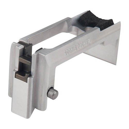 L'adattatore BETTER-MAG S&W M&P 15-22 consente di usare caricatori S&W M&P15-22 in AR-15, con un sistema di bloccaggio del percussore per ricariche più facili.