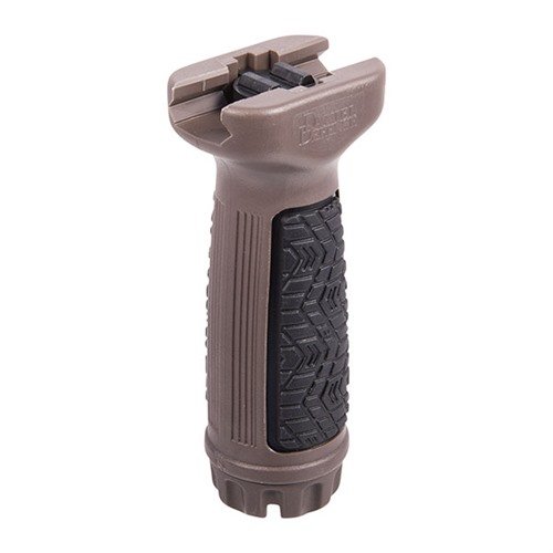 Il grip verticale Daniel Defense offre un'area di presa morbida per maggiore comfort e ritenzione, si monta su rail Picatinny e include uno stoccaggio impermeabile.