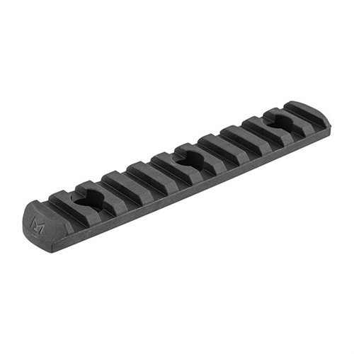 Il M-LOK Polymer Rail di MAGPUL offre un metodo economico per montare accessori Picatinny su maniglie compatibili, con resistenza e leggerezza superiori.