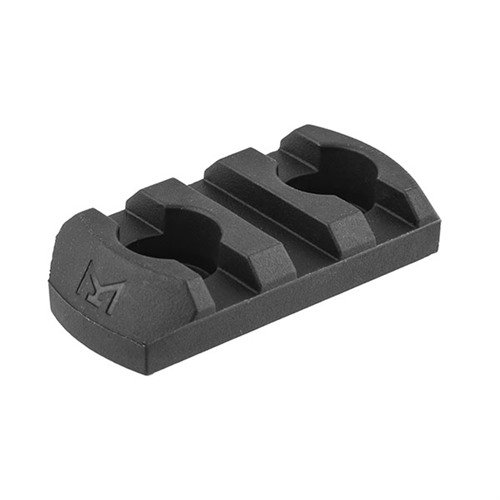 Il M-LOK Polymer Rail di MAGPUL offre un metodo economico per montare accessori su AR-15, con robustezza, leggerezza e installazione facile su hand guards.