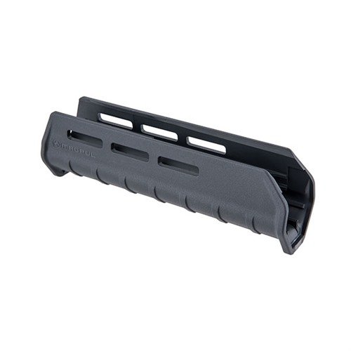 Il MOE M-LOK Forend per Mossberg 590/590A1 offre modularità, compatibilità con accessori M-LOK e miglioramenti nelle manovre grazie a supporti anteriori e posteriori.