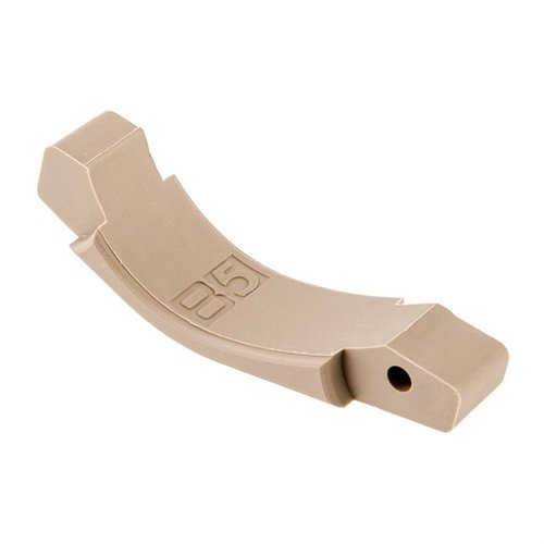 Il Trigger Guard B5 Systems offre un upgrade facile per l'AR-15, con profilo ingrandito per l'uso con guanti e funzione di apertura originale per operazioni tattiche.