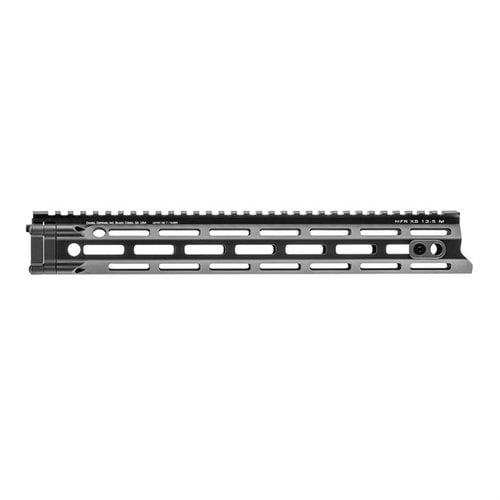 L'handguard MFR XS M-LOK di Daniel Defense offre leggerezza, ergonomia superiore, 7 punti di attacco M-LOK e un sistema di montaggio facile per un controllo ottimale.