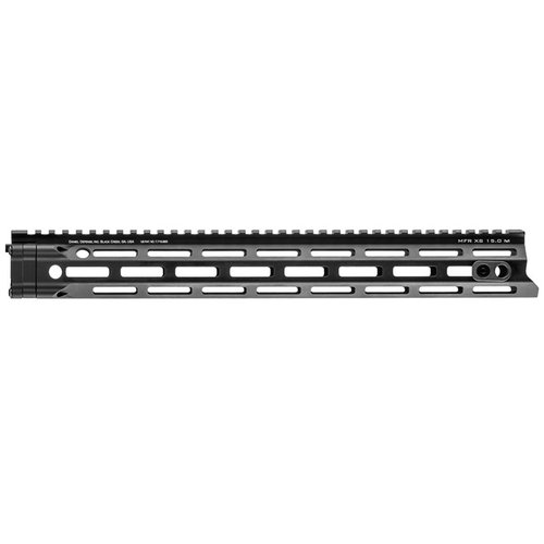 L'handguard MFR XS M-LOK di Daniel Defense offre leggerezza, ergonomia superiore, sette punti di attacco M-LOK e un design facile da afferrare per un controllo ottimale.