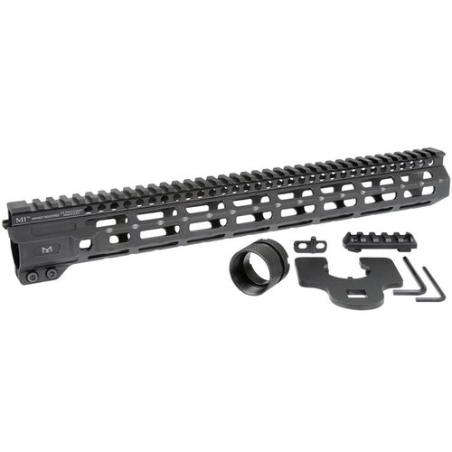 Il Combat M-LOK Free Float Handguard per AR-15 offre un design leggero in alluminio, sette punti di attacco M-LOK e un rail Picatinny continuo per accessori.