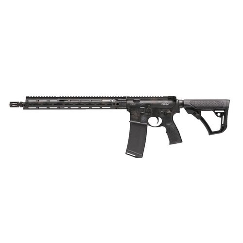 Il DDM4 V7 di Daniel Defense offre un sistema a gas mid-length per un funzionamento fluido, una canna da 16
