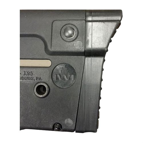 Il TAVOR X95 CURVED BUTTPAD di MANTICORE ARMS migliora il comfort di sparo e riduce la lunghezza dell'arma, adattandosi perfettamente alla spalla del tiratore.