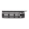 Il Daniel Defense Omega Rail è un upgrade premium per AR con handguard in plastica, offre un design free float, installazione semplice e sistema di attacco M-LOK.