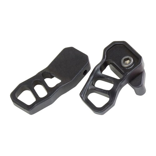 Il SIG SAUER MPX Extended Magazine Release di ODIN WORKS offre un rilascio rapido senza cambiare impugnatura, migliorando la velocità di tiro e le transizioni.