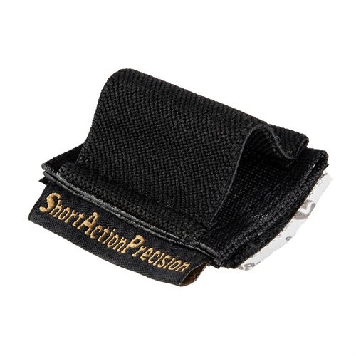 Il portamagazine Short Action Precision per .22 offre un accesso rapido e facile ai caricatori, ideale per fucili a otturatore e compatibile con vari modelli.