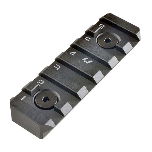 Il LINK QD RAIL SECTION 6 SLOTS di Strike Industries offre un design dual interface compatibile con M-Lok e Key-Mod, consentendo l'uso di accessori M1913 Picatinny.