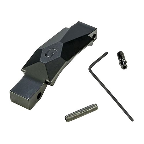 Il Geissele Ultra Precision Trigger Guard per AR-15 è realizzato in alluminio 7075-T6, offre una superficie liscia e priva di inceppamenti, con design preciso e finitura elegante.