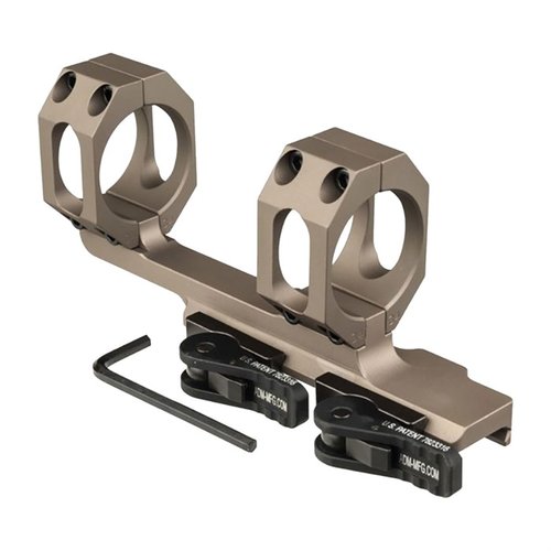 Il RECON Quick Detach Scope Mount offre un sistema di sgancio rapido, costruzione in alluminio 6061 T6 e un design cantilever per un'ottimale posizione dell'ottica.